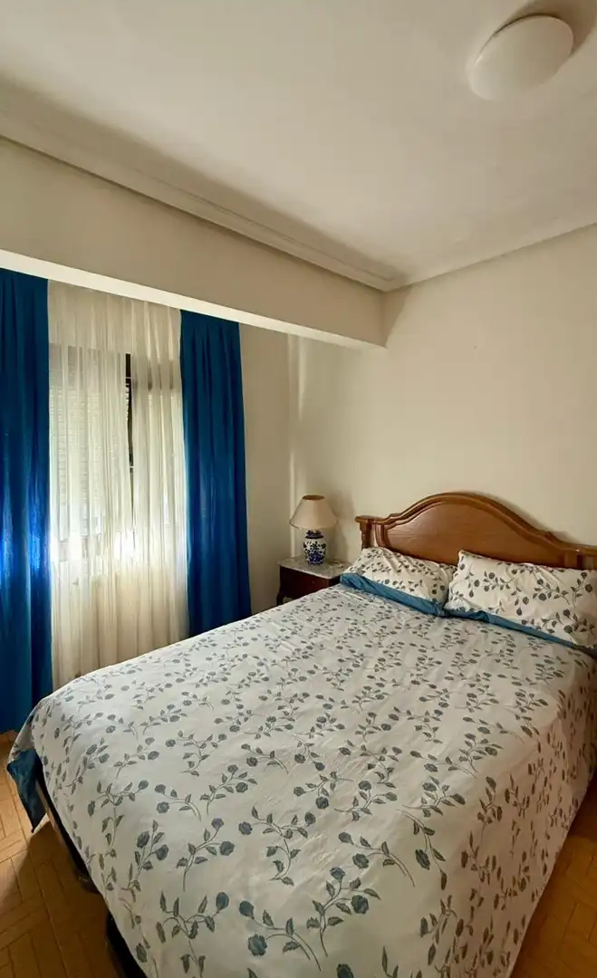Schlafzimmer von Wohnung zur Miete in Avilés mit Heizung und Möbliert