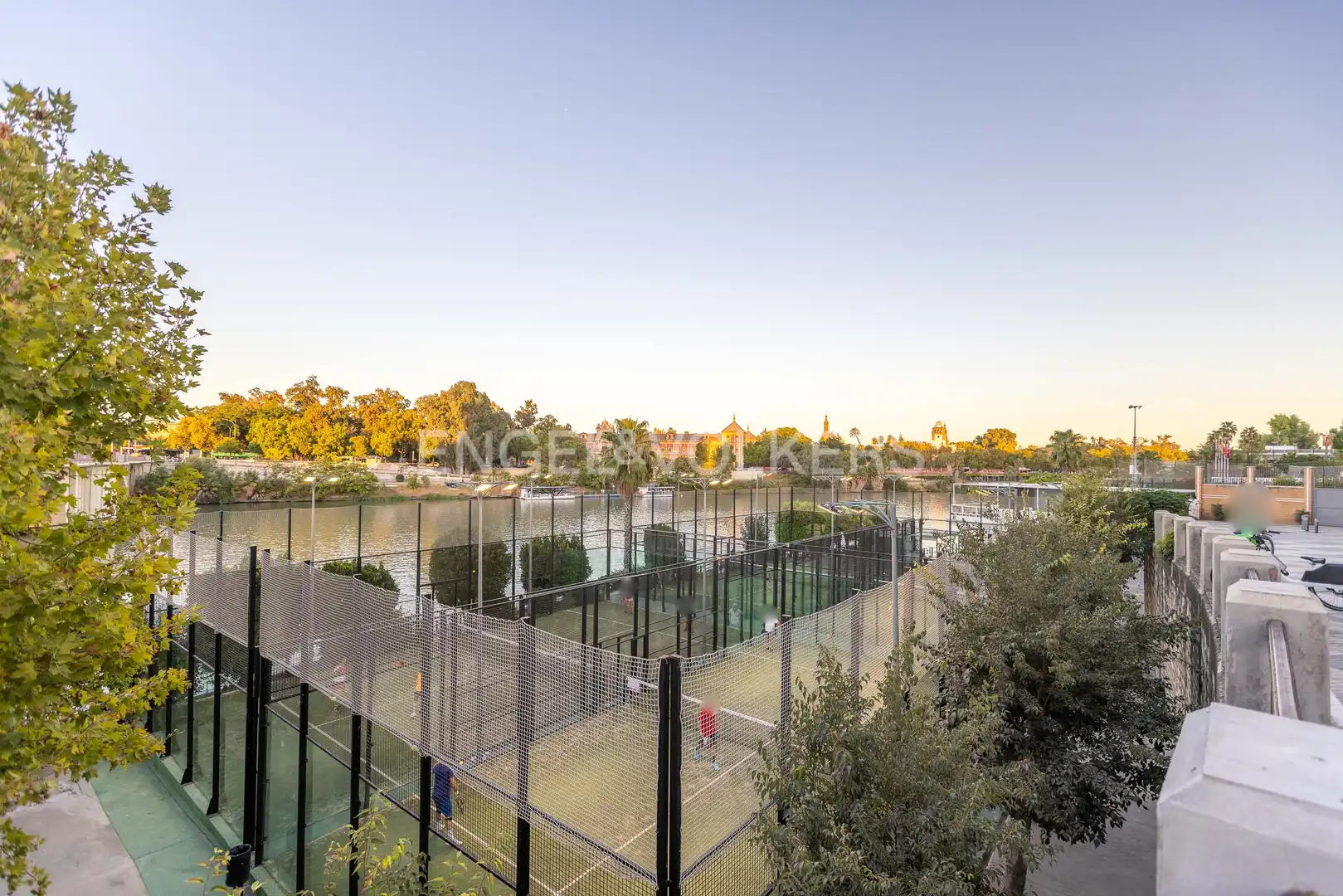 Exterior view of Flat for sale in Sevilla  with Air Conditioner, Heating and Terrace
