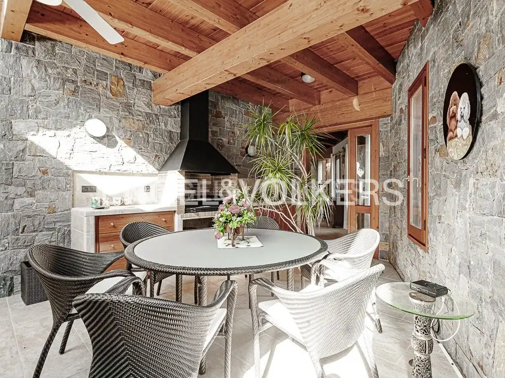 Terrasse von Country house zum Verkauf in Seva mit Klimaanlage, Heizung und Privatgarten