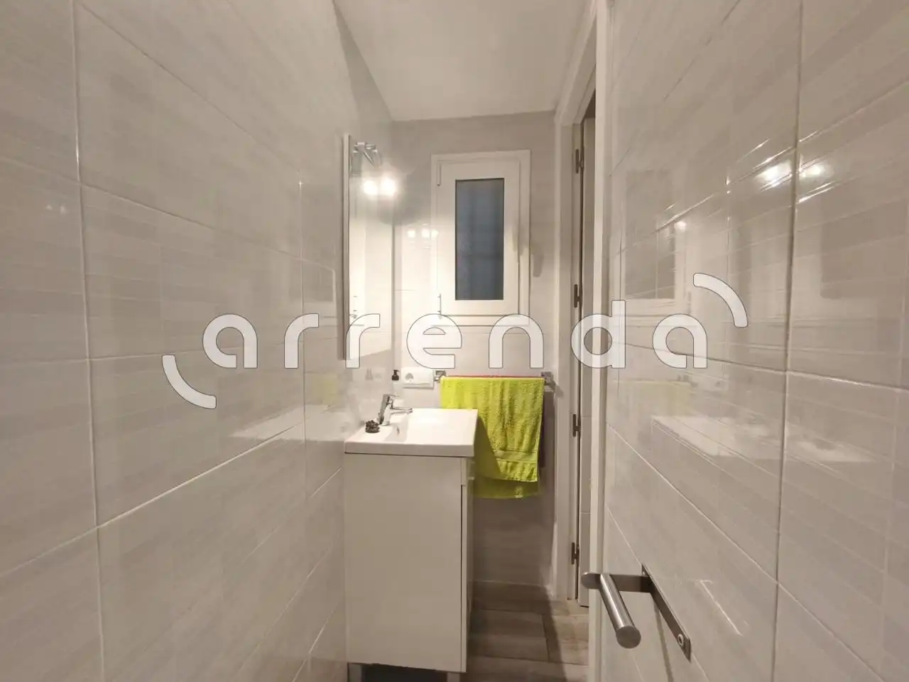 Badezimmer von Erdgeschoss zum Verkauf in Madrid mit Klimaanlage