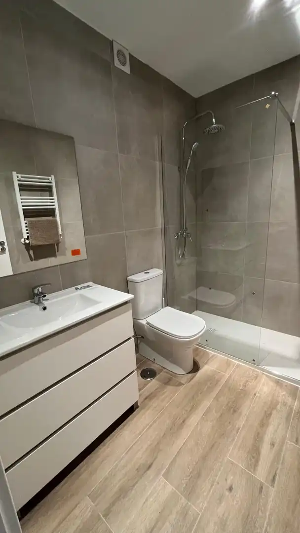 Bathroom of Flat for rent in Guadalajara  with Heating and Furnished