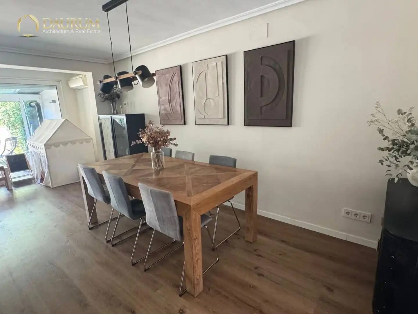 Comedor de Casa adosada en venta en Pozuelo de Alarcón con Aire acondicionado, Calefacción y Jardín privado