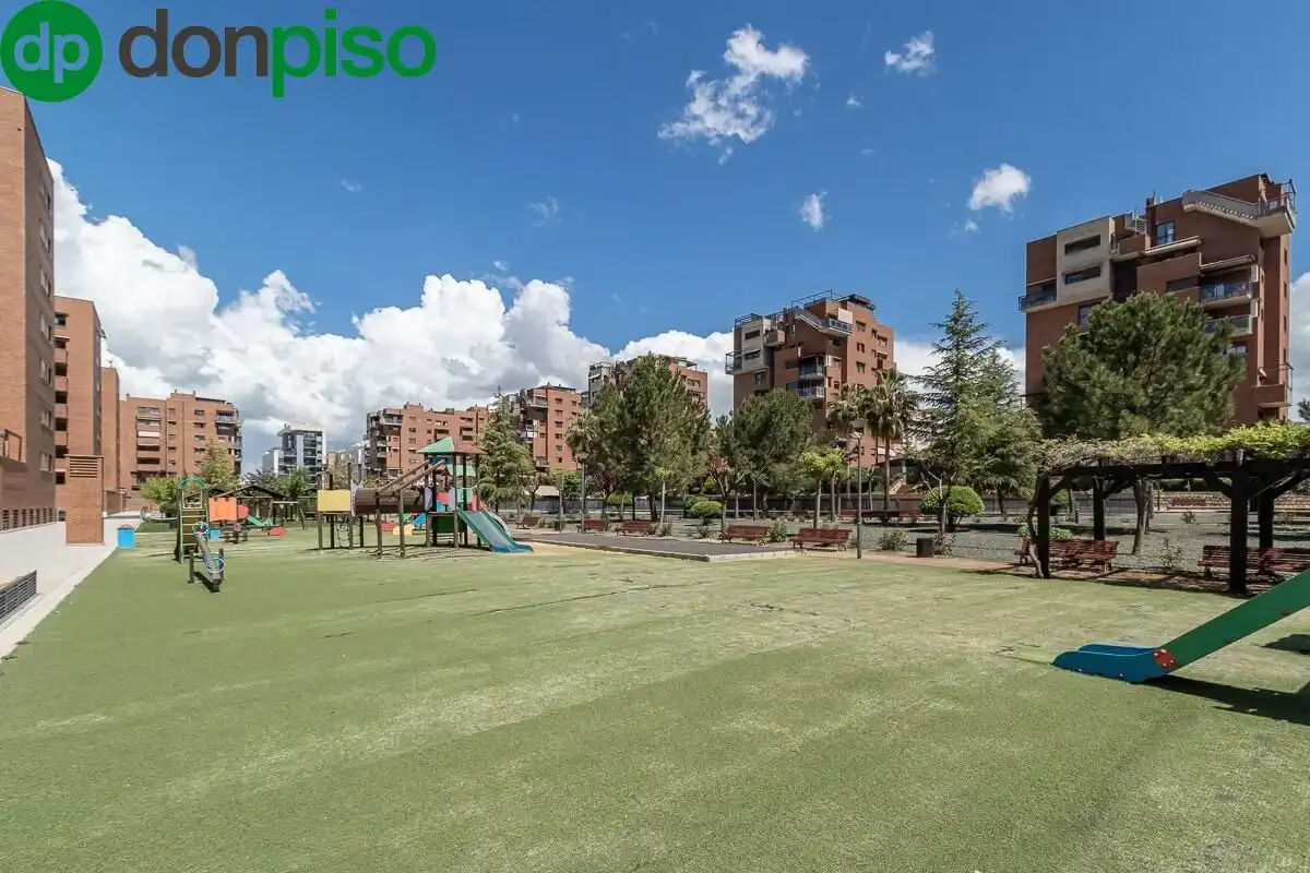 Exterior view of Flat for sale in Granada  with Air Conditioner, Terrace and Community pool