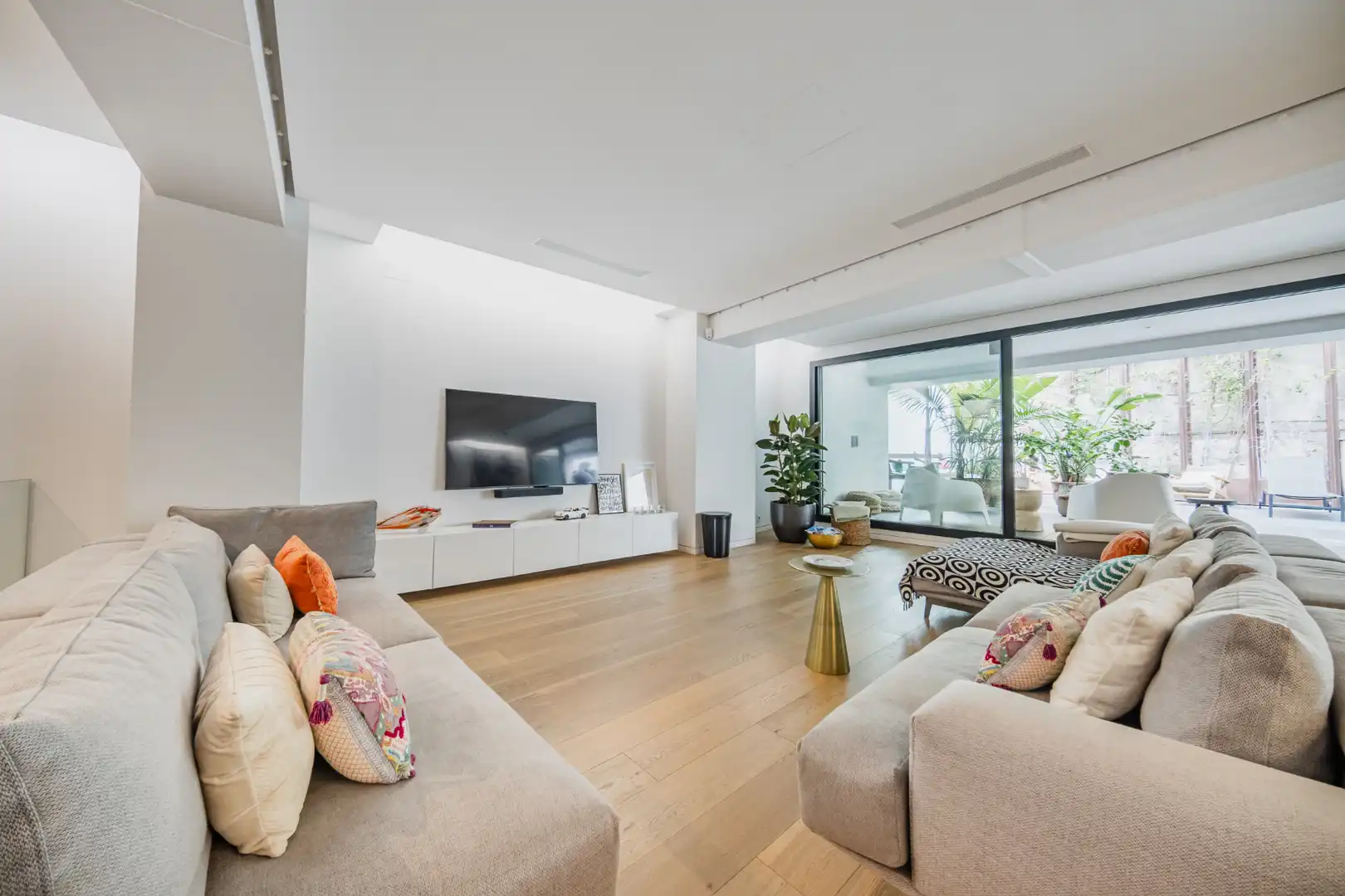 Wohnzimmer von Maisonette zum Verkauf in Barcelona mit Klimaanlage, Heizung und Privatgarten