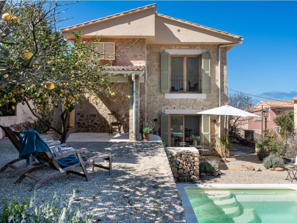 Vista exterior de Casa o xalet en venda en Banyalbufar amb Aire condicionat, Jardí privat i Terrassa