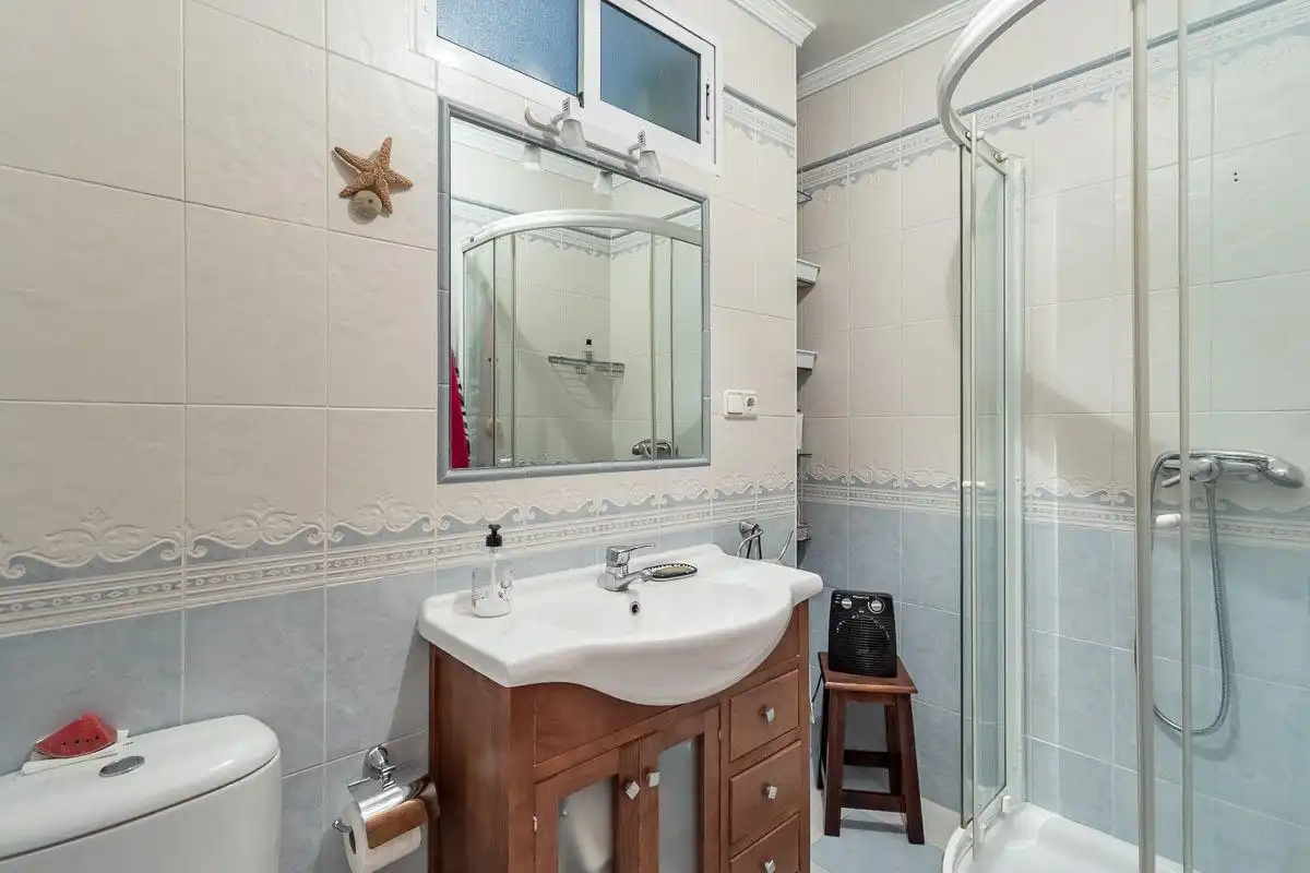 Bathroom of Flat for sale in Granada