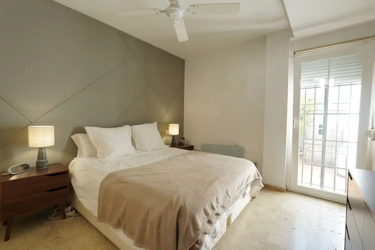 Dormitori de Apartament en venda en Estepona amb Calefacció, Jardí privat i Terrassa