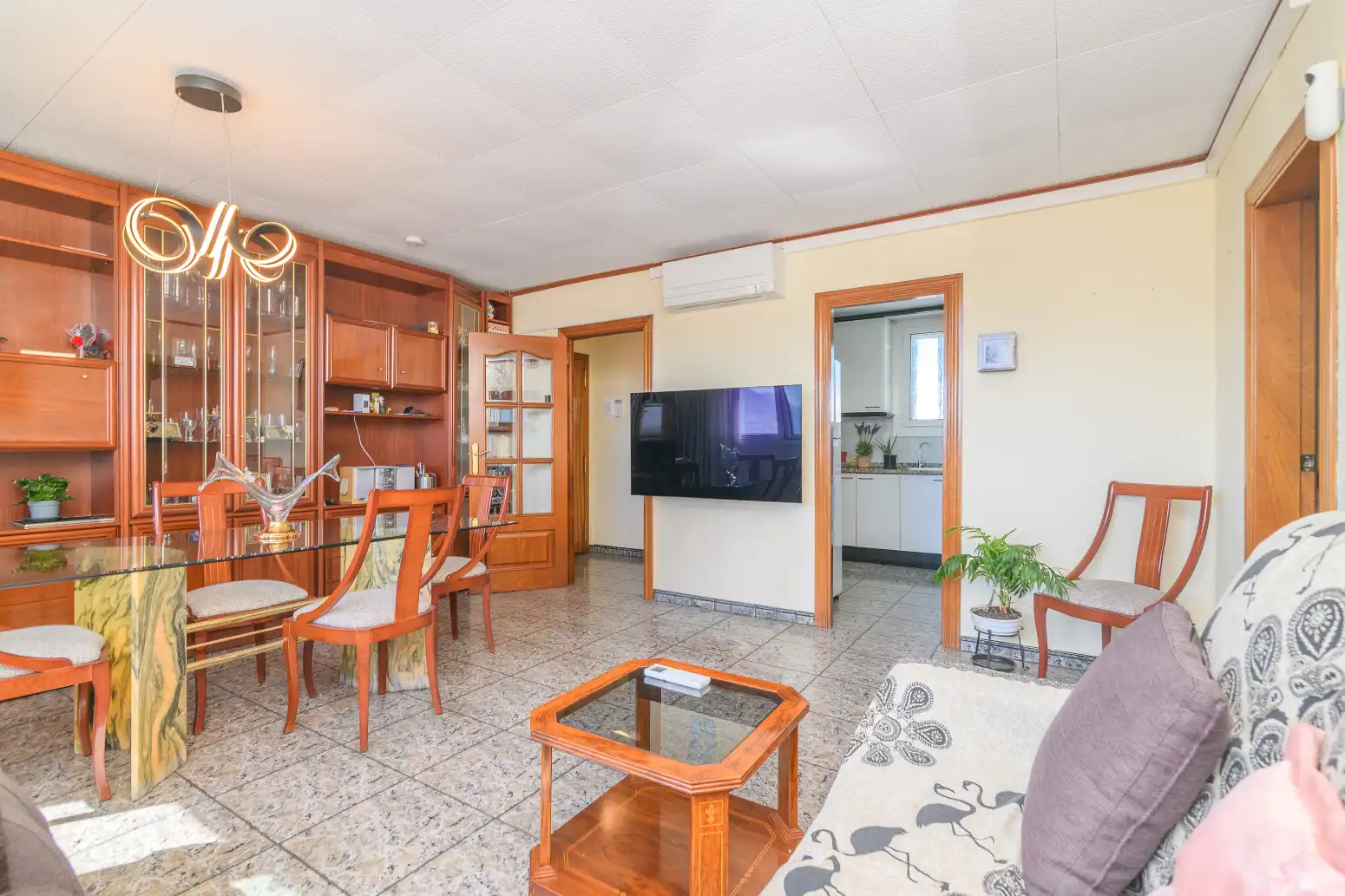 Living room of Flat for sale in Cornellà de Llobregat  with Air Conditioner, Heating and Storage room