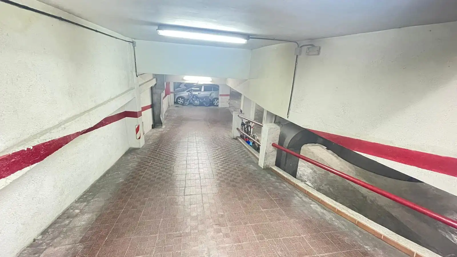 Garatge de lloguer a Calle de Juan Duque, Imperial
