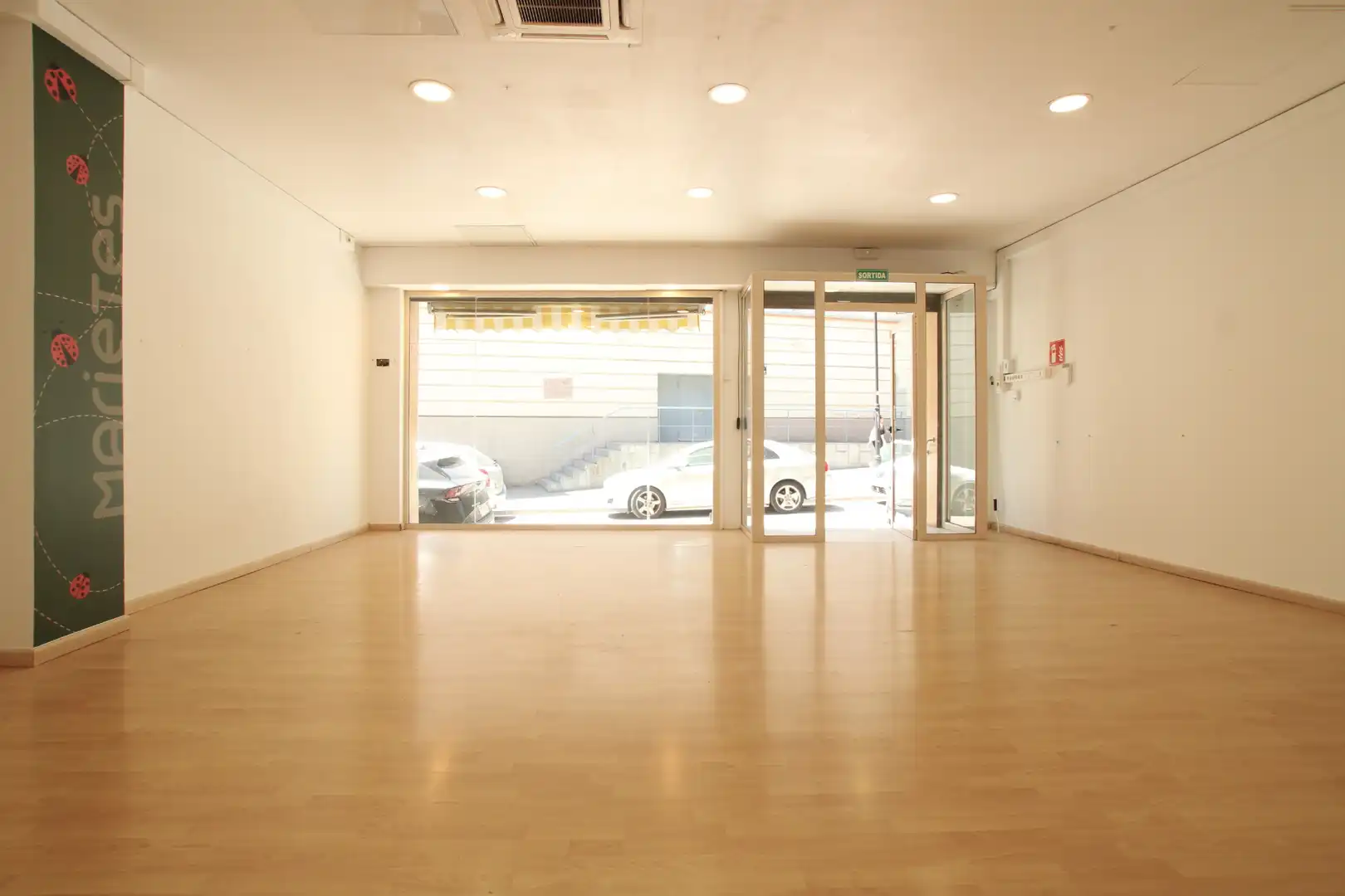Local de alquiler en Argentona con Parquet