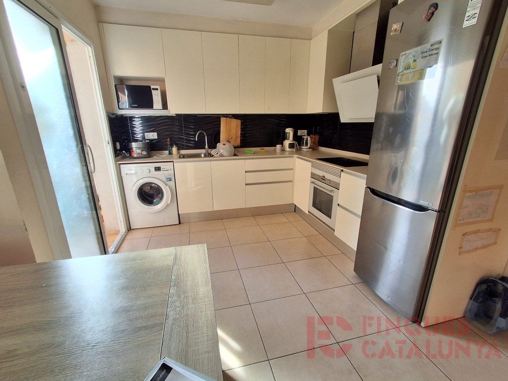 Cuina de Pis en venda en Girona Capital amb Moblat i Balcó