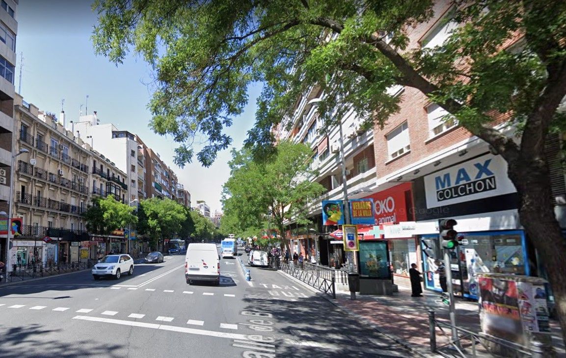 Vista exterior de Estudi de lloguer en  Madrid Capital amb Aire condicionat, Calefacció i Rentadora