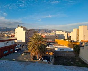 Vista exterior de Pis en venda en Roquetas de Mar amb Terrassa