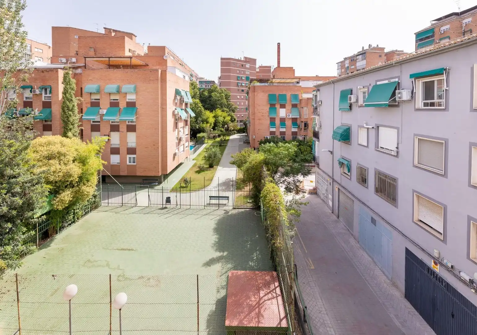 Vista exterior de Piso en venta en Granada con Amueblado y Balcón
