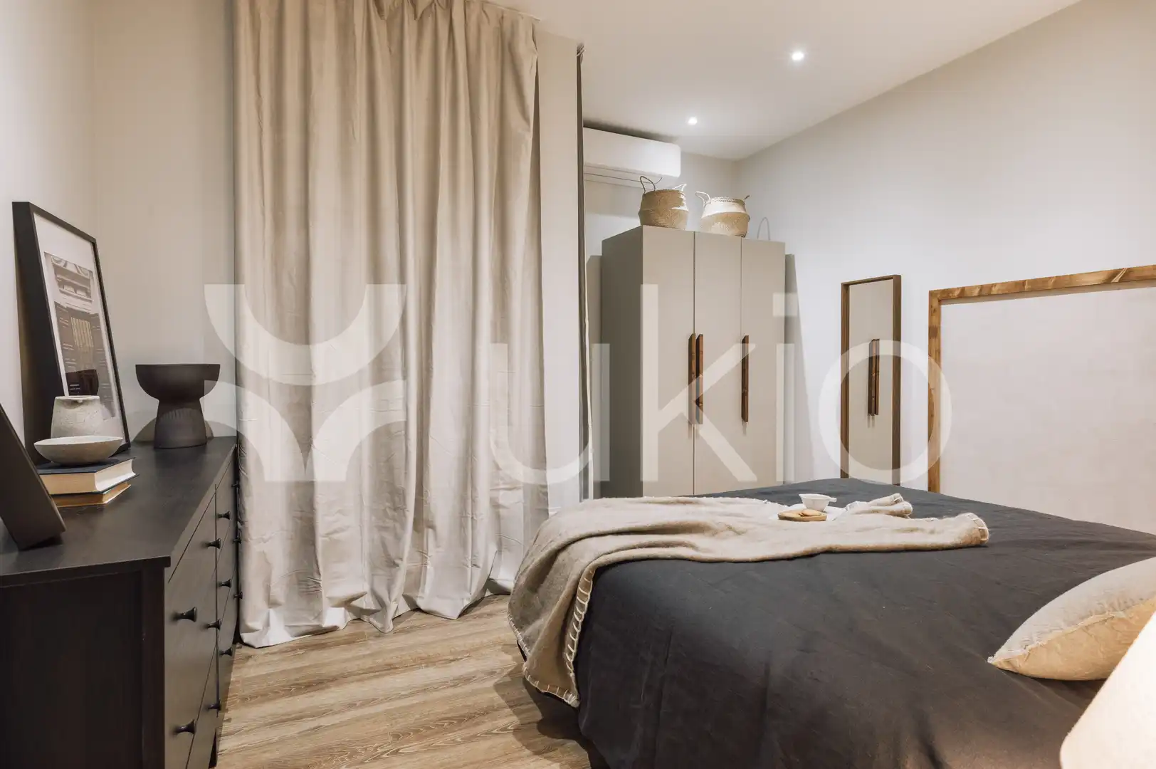 Dormitori de Apartament de lloguer en Barcelona amb Aire condicionat, Calefacció i Moblat