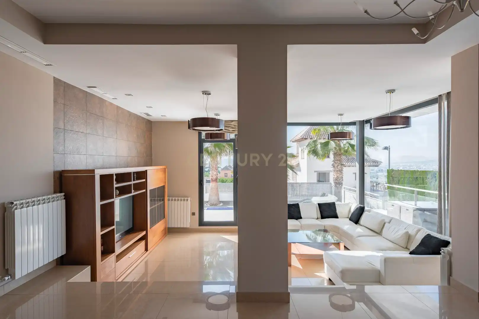 Sala d'estar de Casa o xalet en venda en La Zubia amb Aire condicionat, Jardí privat i Traster