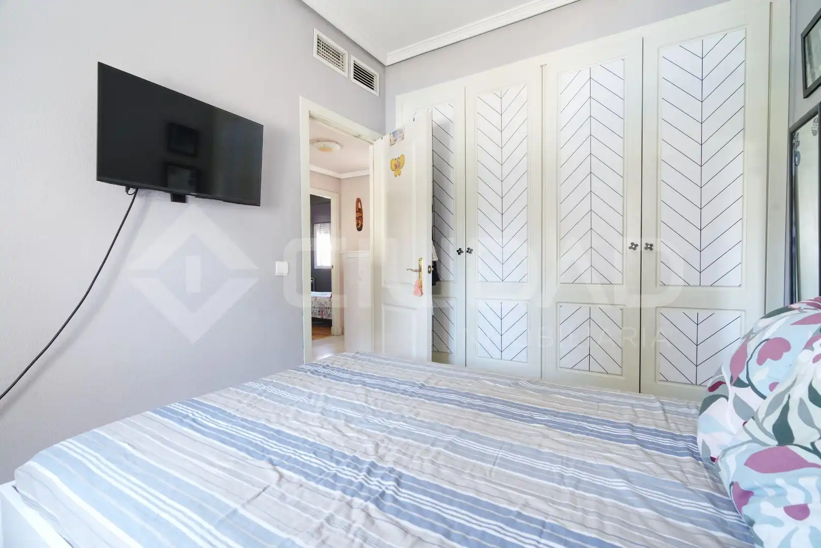 Bedroom of Houses for sale in San Juan de Aznalfarache  with Air Conditioner, Private garden and Community pool