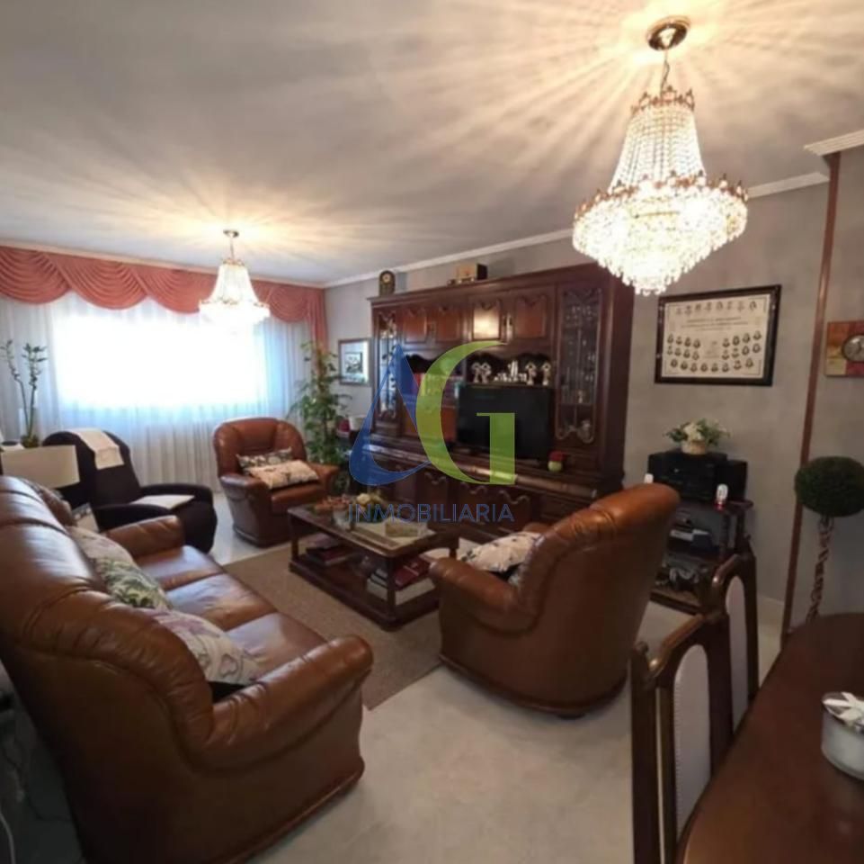 Living room of Flat for sale in Valencia de Don Juan  with Heating, Terrace and Furnished