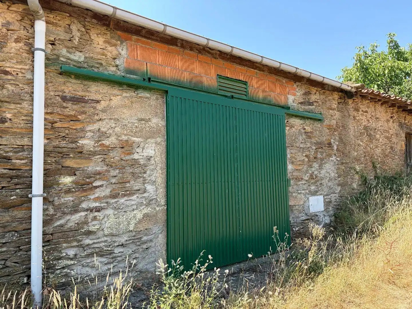 Vista exterior de Pis en venda en Ahigal de los Aceiteros amb Traster, Moblat i Balcó