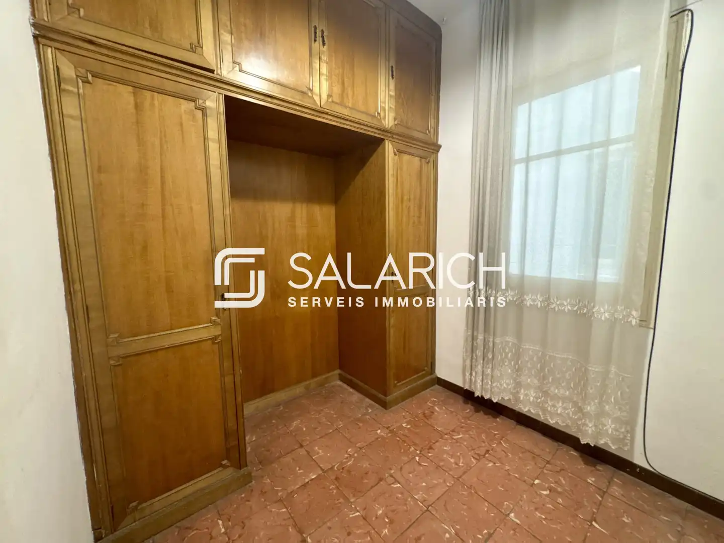 Flat for sale in Barcelona  with Air Conditioner and Balcony