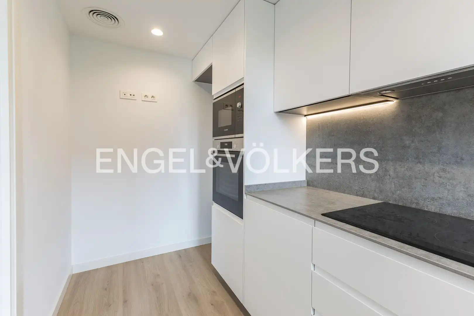 Kitchen of Flat for rent in Esplugues de Llobregat  with Air Conditioner, Heating and Parquet flooring