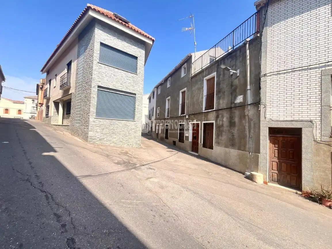 Vista exterior de Casa adosada en venda en Aldeanueva de Barbarroya