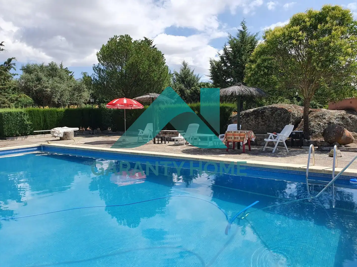 Chalet con piscina en venta en Arroyo de la Luz, imagen 2