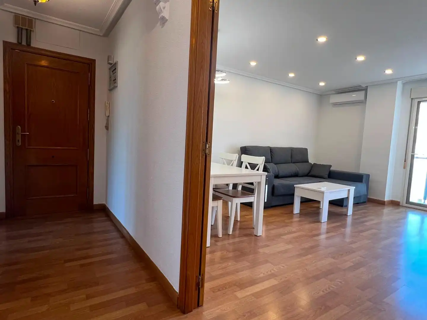 Sala d'estar de Pis de lloguer en Elche / Elx amb Moblat, Balcó i Piscina comunitària