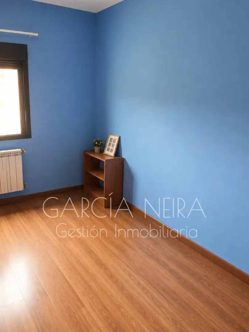 Habitación de Piso en venta en Oviedo  con Amueblado y Lavadora