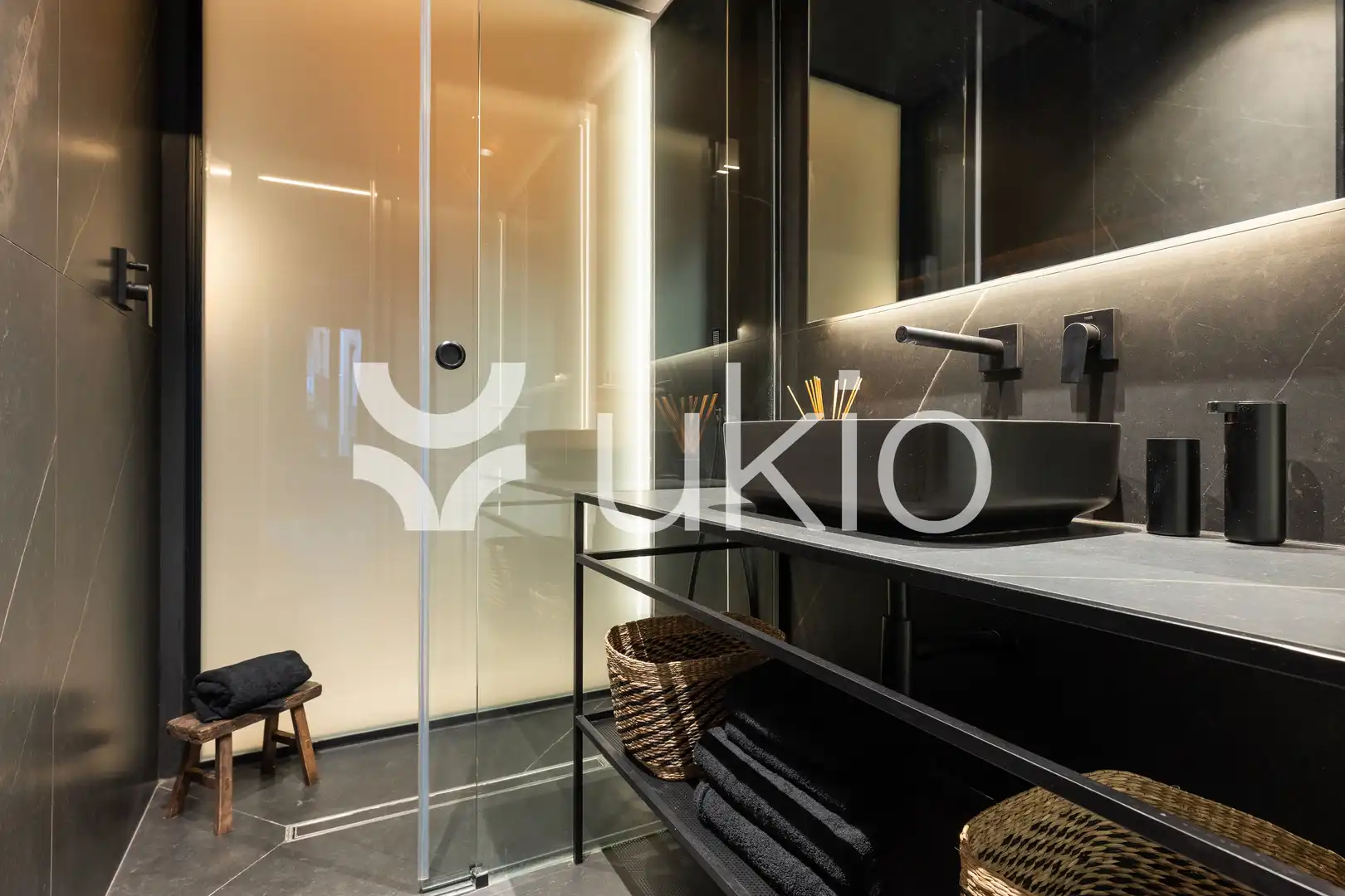 Baño de Apartamento de alquiler en Barcelona con Aire acondicionado, Calefacción y Amueblado