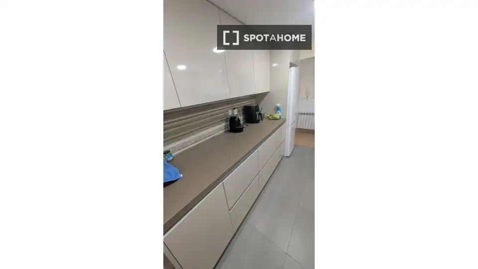 Kitchen of Apartments for share in Elche / Elx  with Air Conditioner, Terrace and Furnished