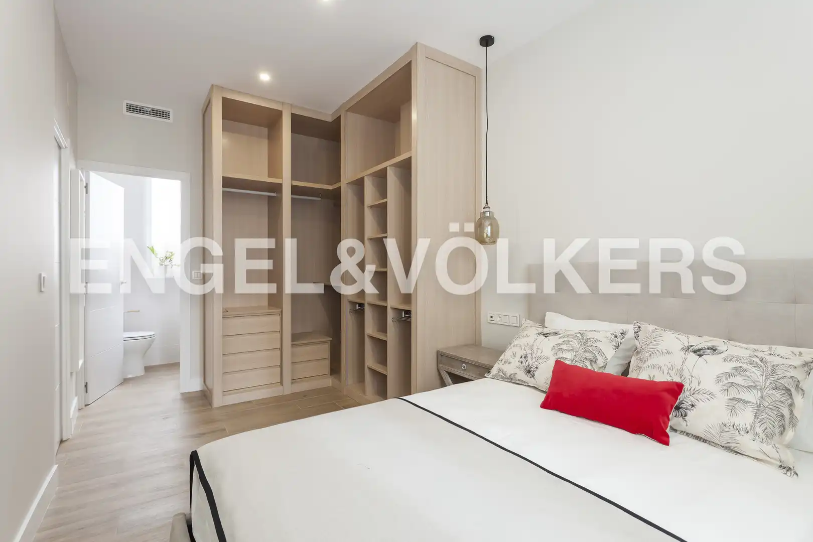 Bedroom of Flat for rent in Madrid  with Air Conditioner, Heating and Furnished