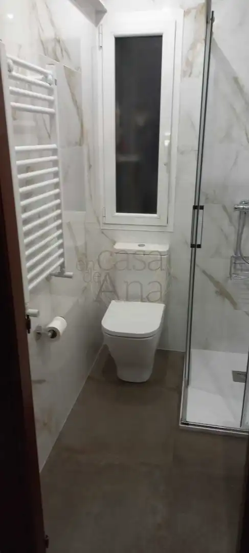 Baño de Piso de alquiler en Bilbao  con Calefacción y Balcón