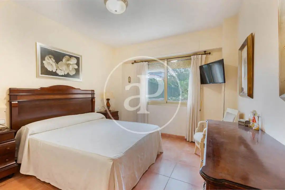 Dormitori de Casa adosada en venda en Godella amb Aire condicionat, Calefacció i Jardí privat