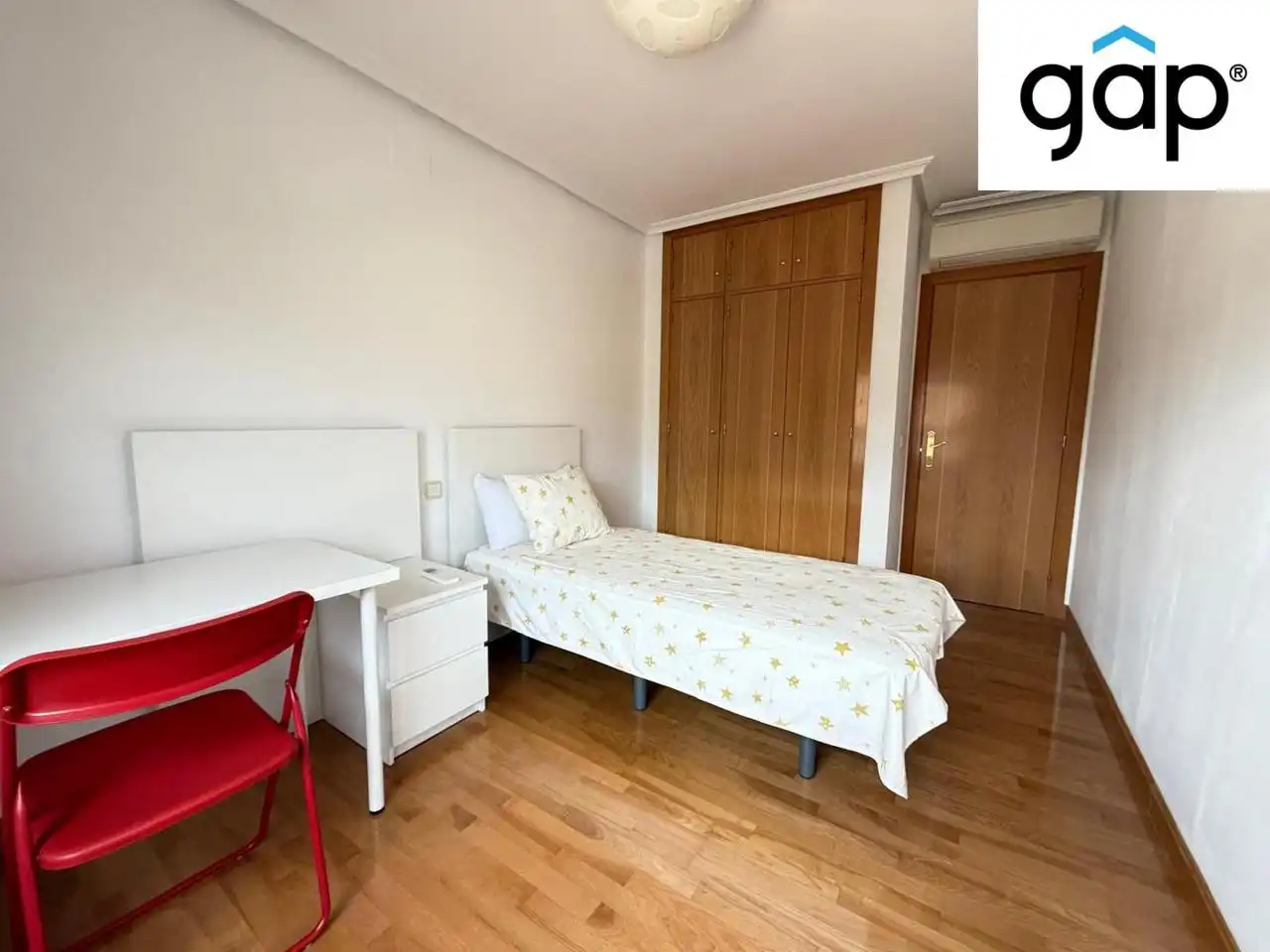 Bedroom of Flat for rent in Cuenca  with Air Conditioner, Heating and Parquet flooring