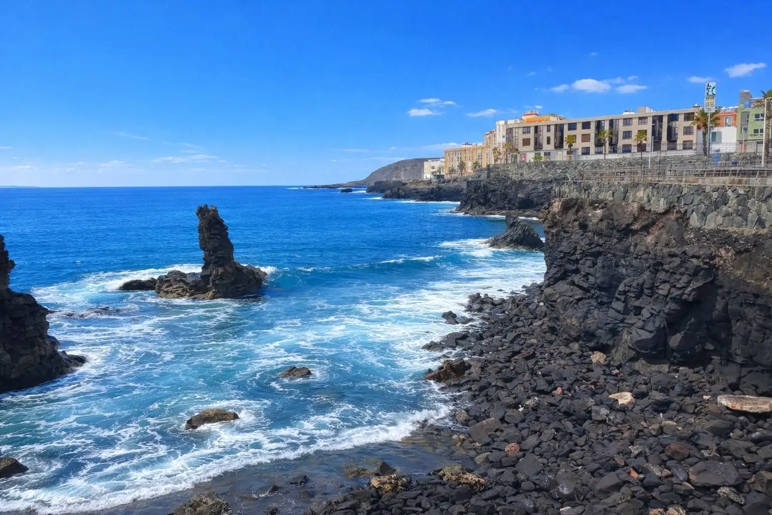 Vista exterior de Piso en venta en Las Palmas de Gran Canaria con Calefacción