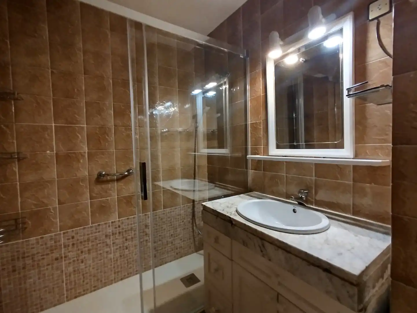 Bany de Pis en venda en Barcelona amb Aire condicionat i Terrassa