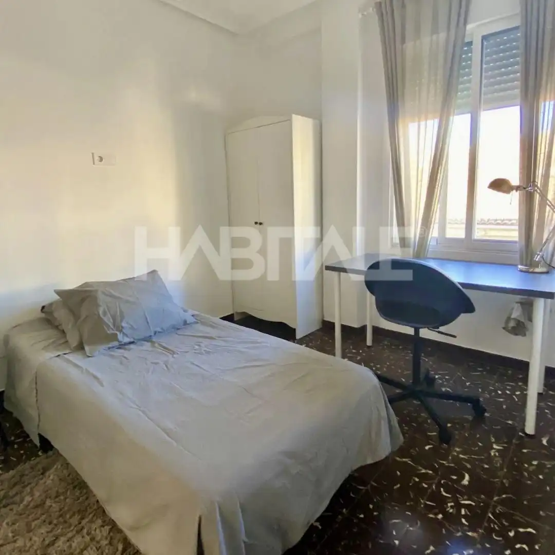 Schlafzimmer von Wohnung zur untervermieten in Valencia mit Möbliert