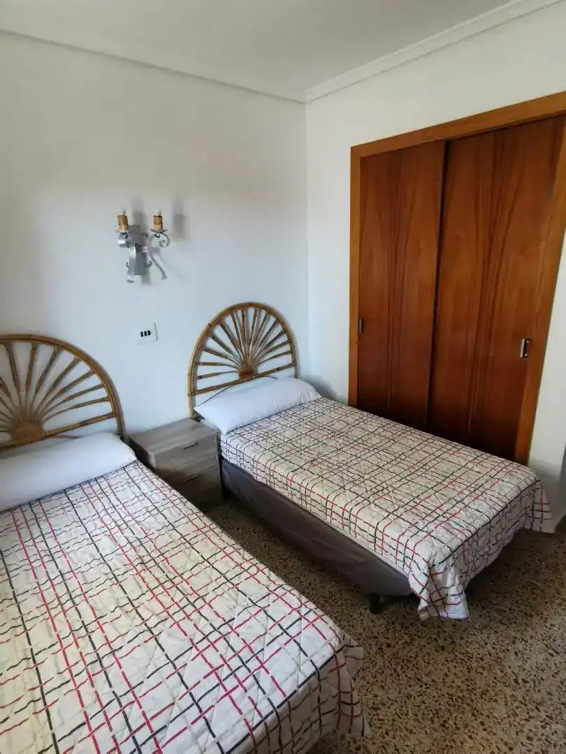 Dormitori de Pis en venda en Tavernes de la Valldigna amb Jardí privat, Piscina i Moblat