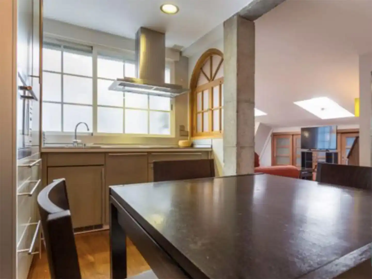 Cuina de Apartament de lloguer en Madrid amb Aire condicionat, Parquet i Moblat
