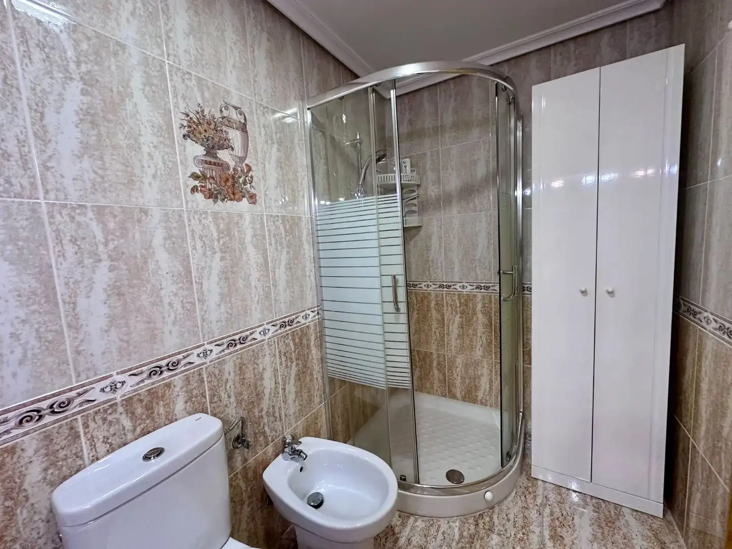 Bathroom of Flat for sale in Torrevieja  with Air Conditioner and Balcony