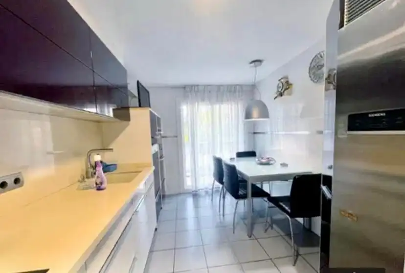 Cocina de Piso de alquiler en Benidorm con Aire acondicionado, Jardín privado y Amueblado