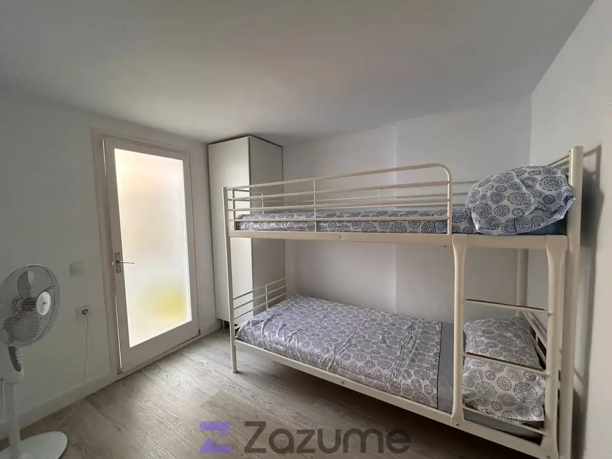 Habitación de Piso de alquiler en Pineda de Mar con Parquet, Amueblado y Horno