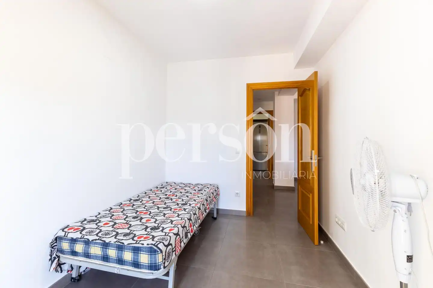 Schlafzimmer von Wohnung zur Miete in Valencia mit Klimaanlage, Möbliert und Balkon