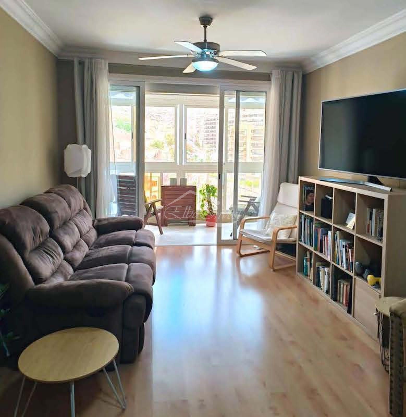 Sala d'estar de Pis de lloguer en  Santa Cruz de Tenerife Capital amb Aire condicionat, Parquet i Terrassa