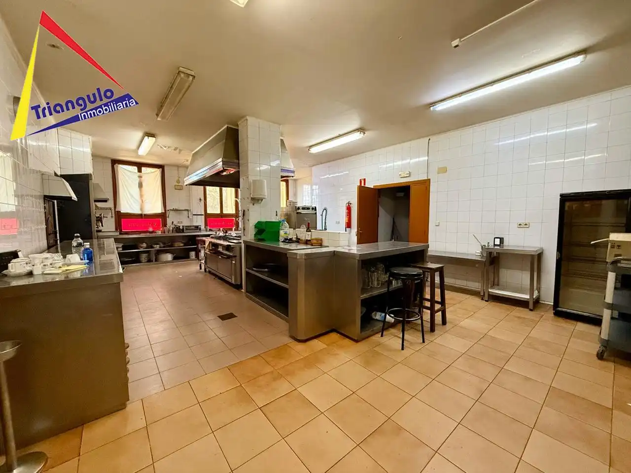 Cuina de Casa o xalet en venda en Trescasas amb Aire condicionat, Terrassa i Moblat