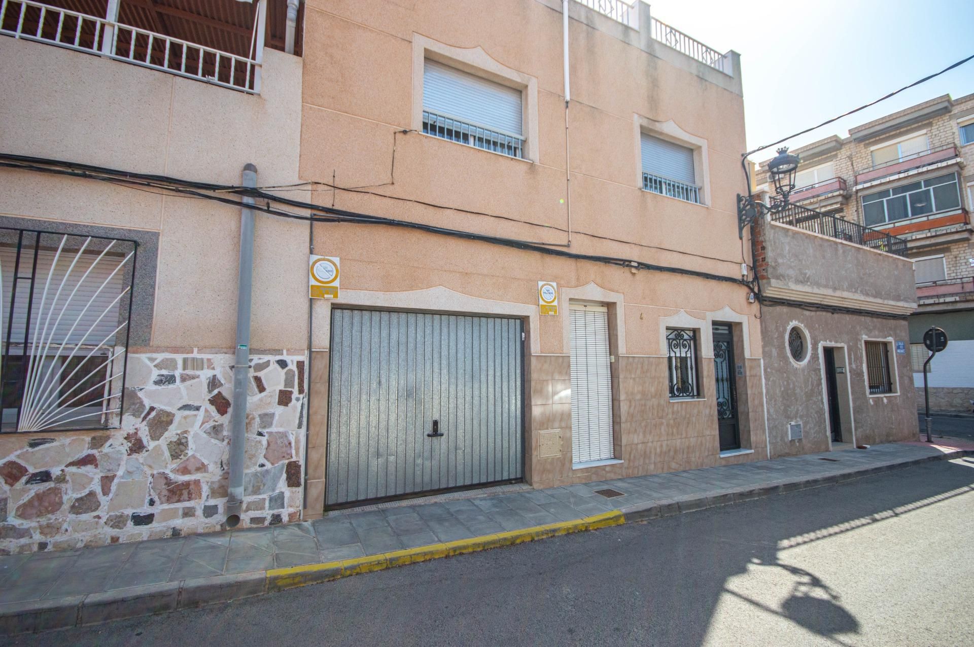 Vista exterior de Casa o xalet en venda en Elda amb Aire condicionat i Terrassa