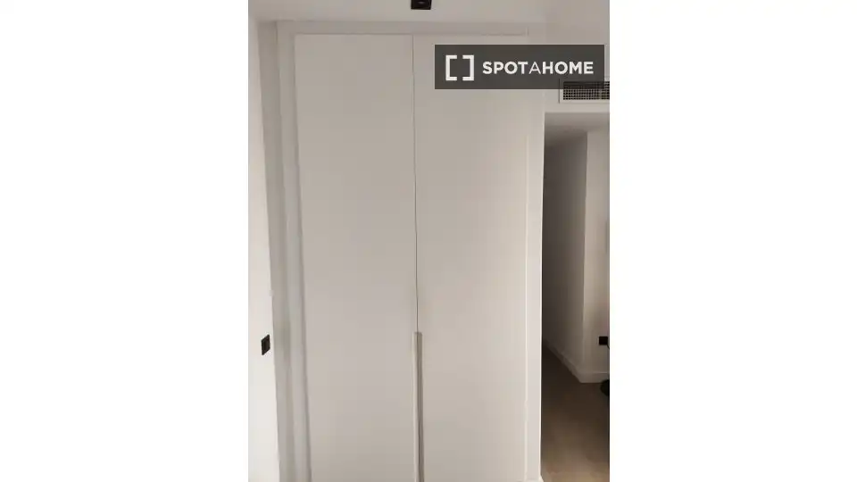 Habitación de Apartamento para compartir en Málaga con Aire acondicionado, Terraza y Amueblado