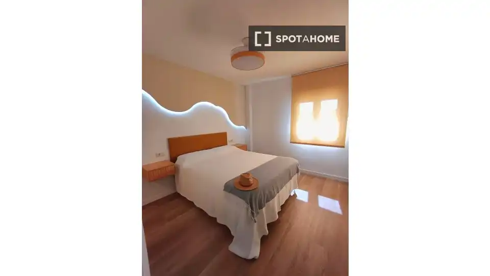 Dormitori de Apartament per a compartir en Ronda amb Aire condicionat, Terrassa i Moblat