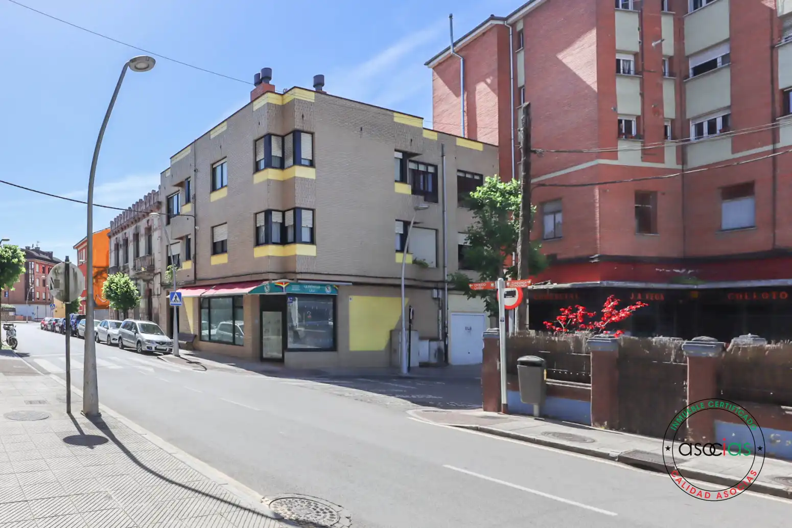 Vista exterior de Pis en venda en Siero amb Calefacció, Parquet i Moblat